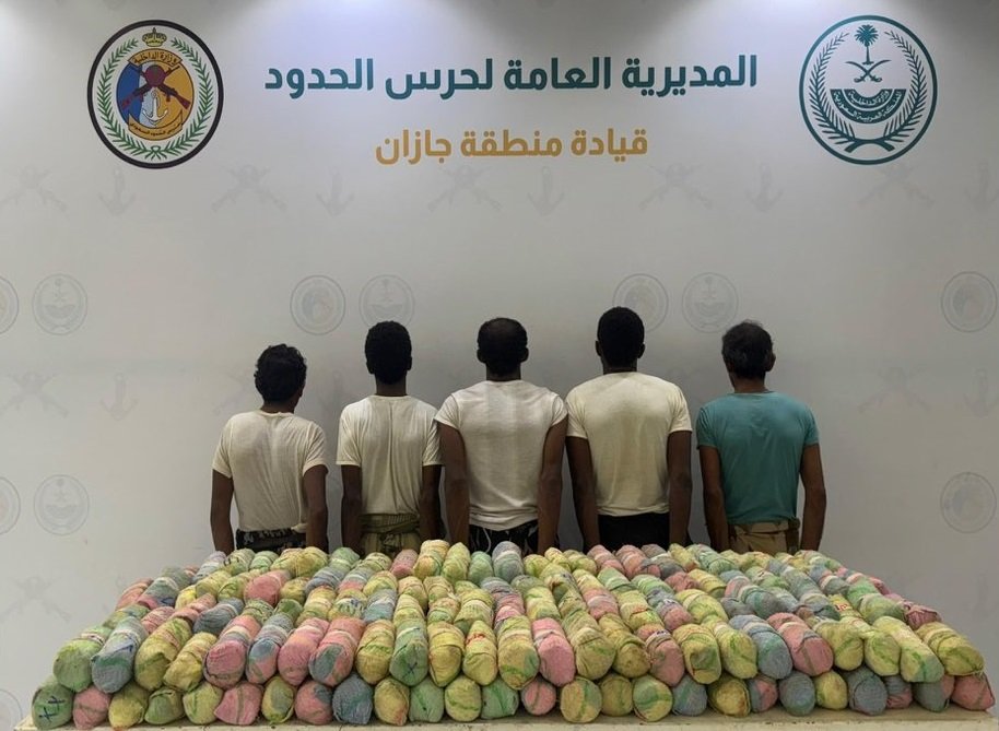القبض على (5) يمنيين في جازان لتهريبهم (103) كجم “قات”