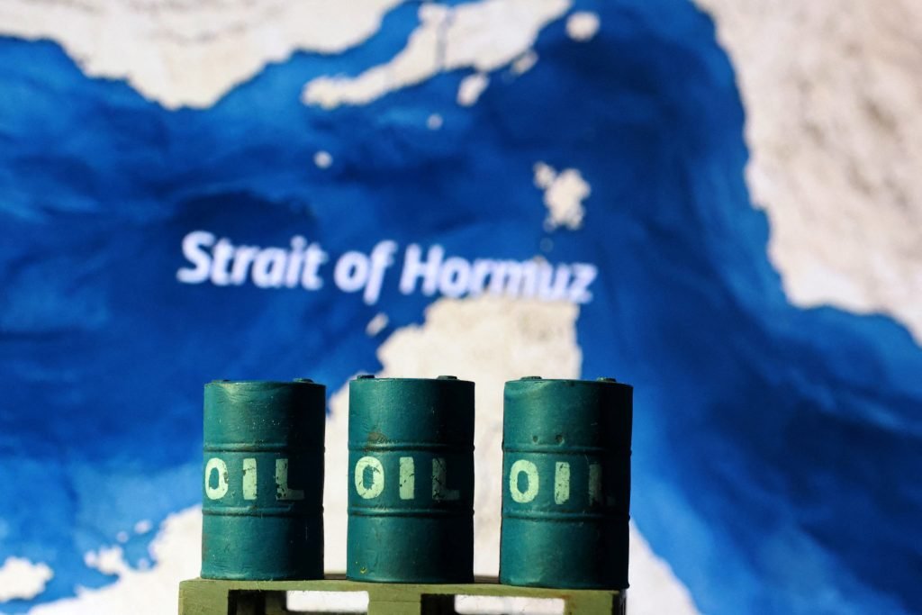 ارتفاع أسعار النفط بنحو 5%