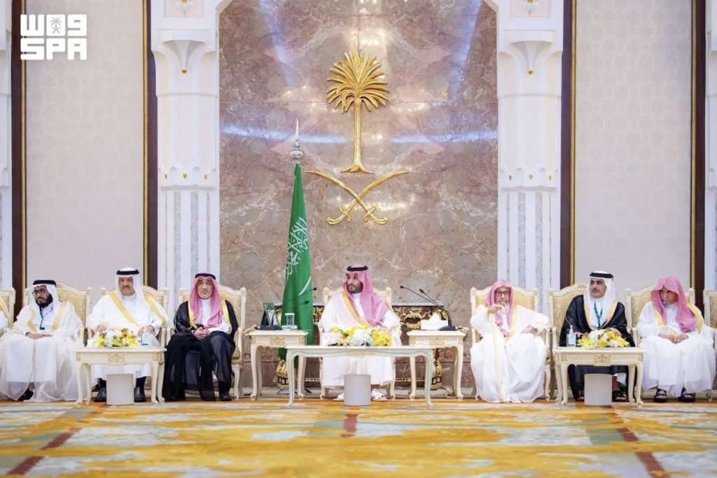 نيابة عن خادم الحرمين الشريفين.. ولي العهد يستقبل في الديوان الملكي بقصر منى المهنئين بعيد الأضحى المبارك
