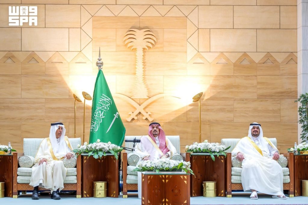 أمير الرياض ونائبه يستقبلان المهنئين بعيد الأضحى