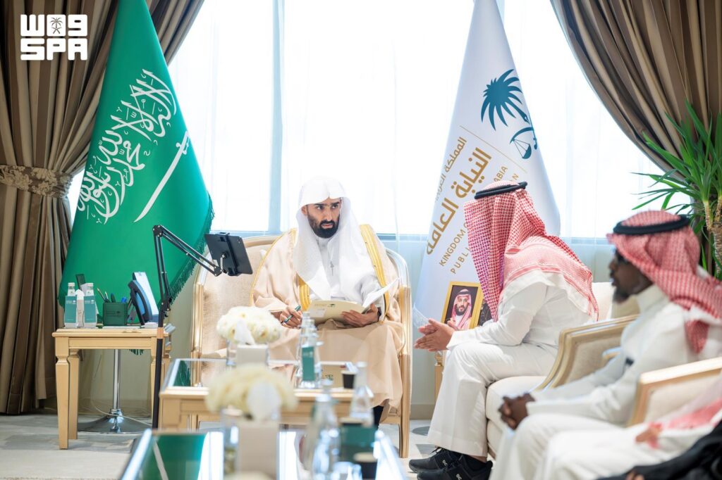 النائب العام يلتقي المستفيدين ويوجّه بسرعة دراسة الطلبات وإنجازها