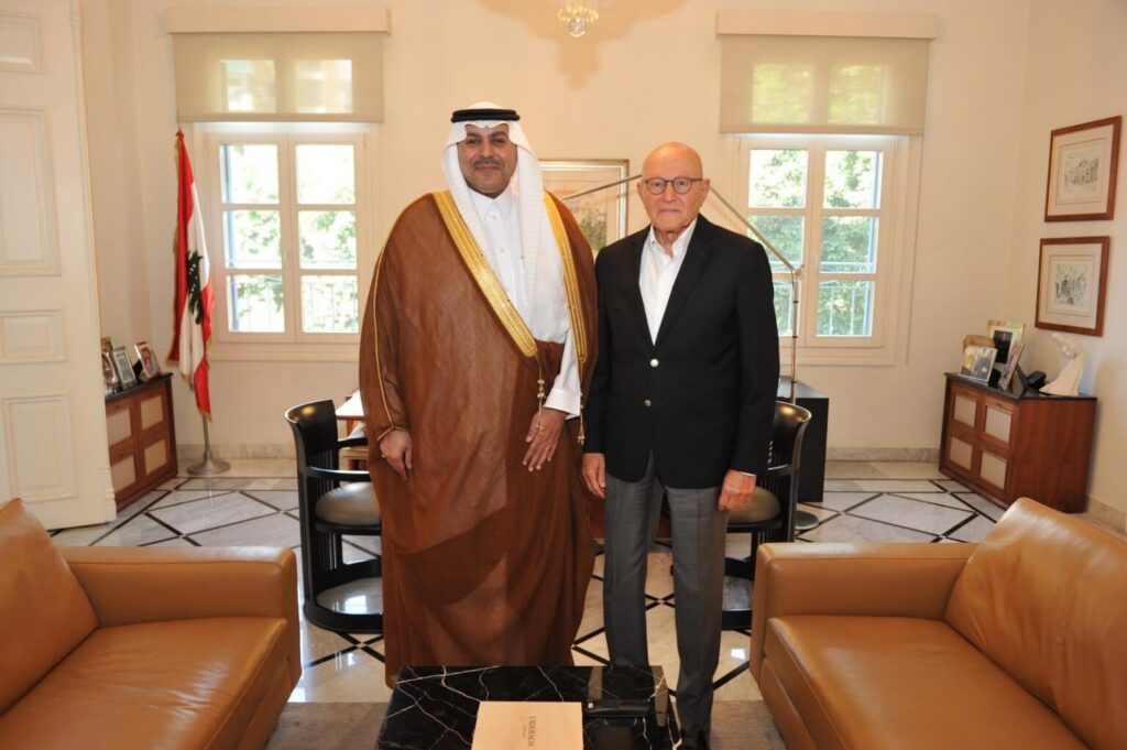 السفير الدوسري يلتقي رئيس الوزراء اللبناني السابق
