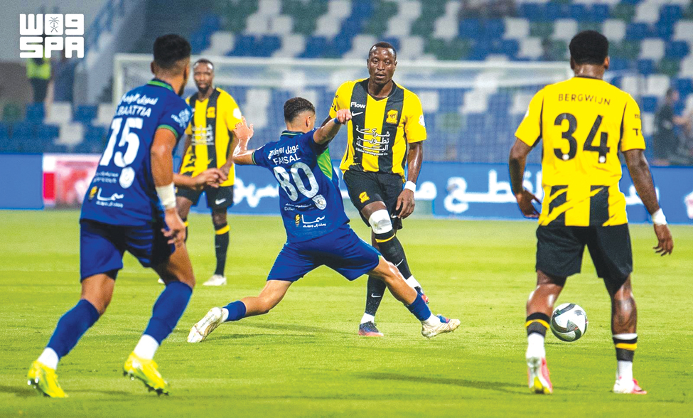 «العميد» يتوقف في محطة الفتح