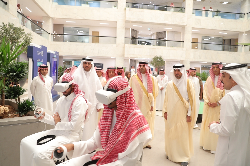 صور | 6 أجنحة متنوعة.. “الحقيل” يفتتح المعرض المتنقل للتوعية بالأمن السيبراني