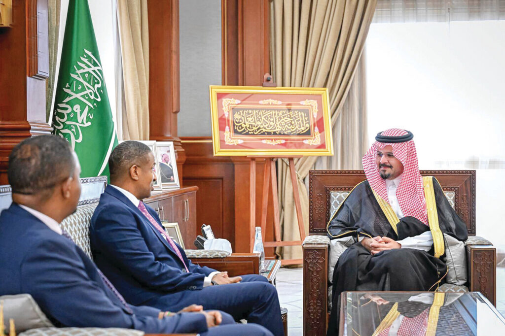 أمير المدينة يتوج مواهب الذكاء الاصطناعي